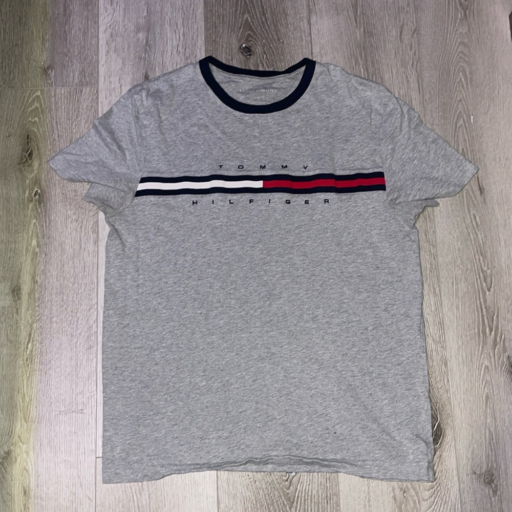 Grey Tommy hilfiger t shirt